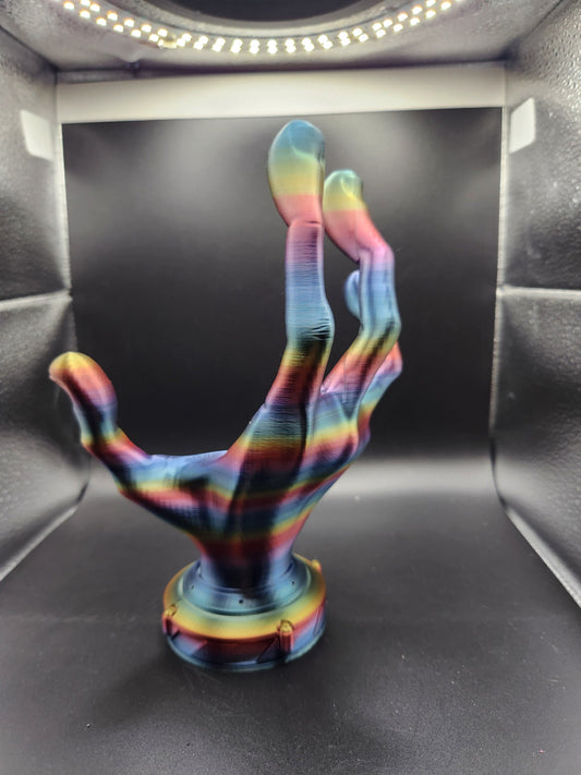 Alien Grip: Otherworldly Controller Holder for Sci-Fi Gaming Setups