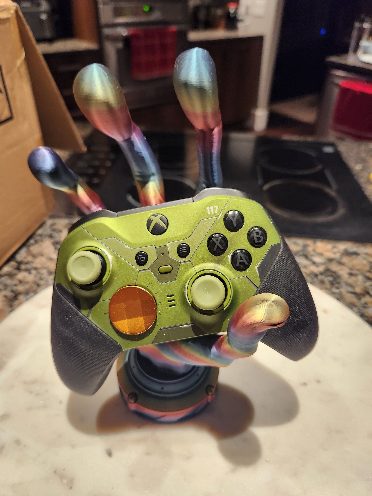 Alien Grip: Otherworldly Controller Holder for Sci-Fi Gaming Setups