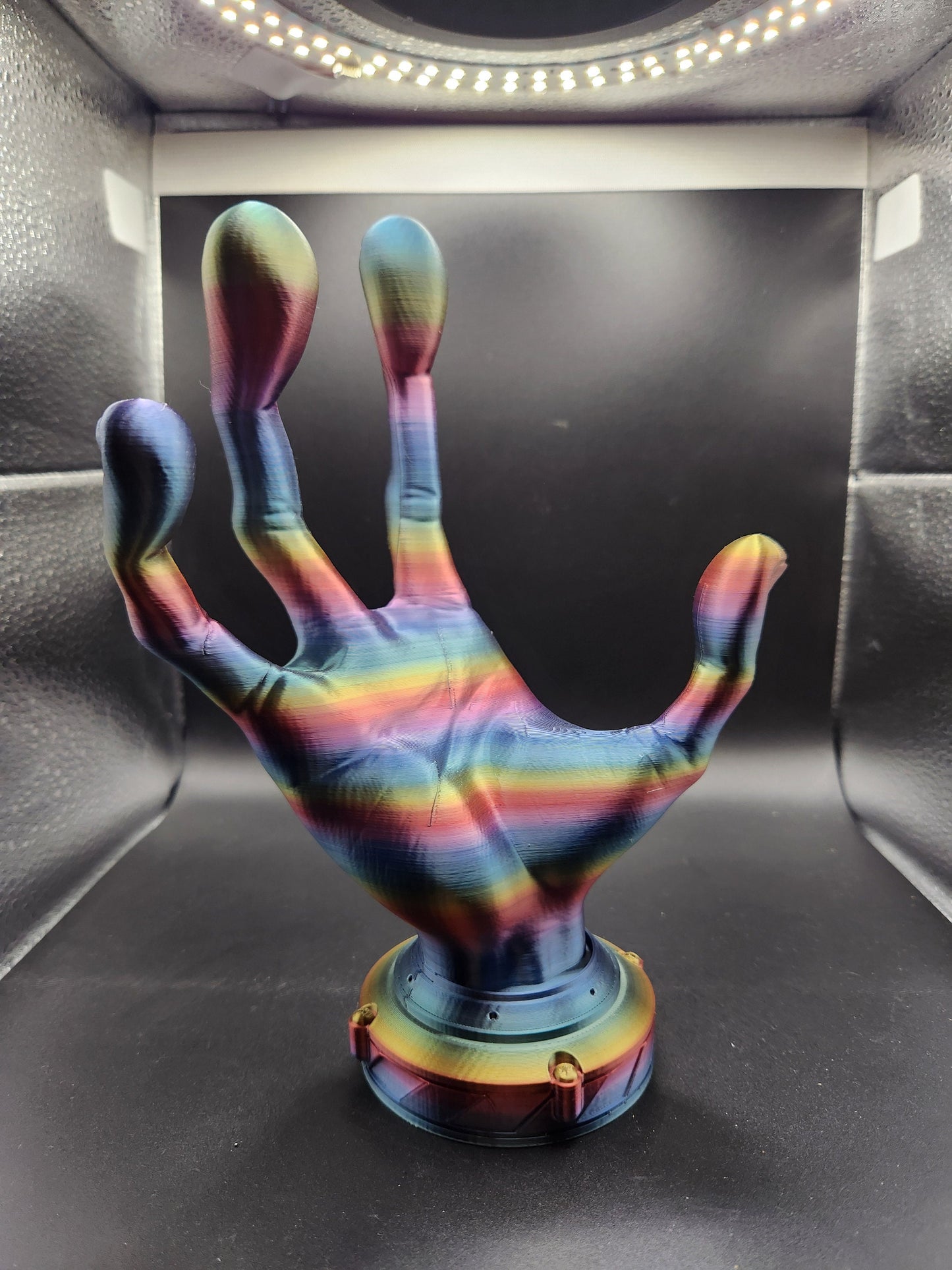 Alien Grip: Otherworldly Controller Holder for Sci-Fi Gaming Setups